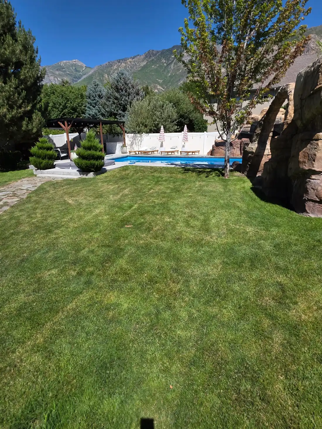 Yard deodorizing service leaving a fresh, clean lawn in Salt Lake County